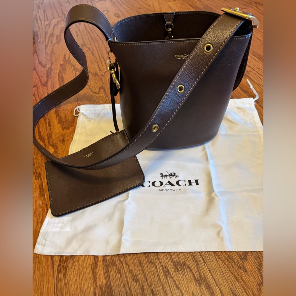Coach bleeker 21, Dark Brown Leather Bucket Bag with Pouch